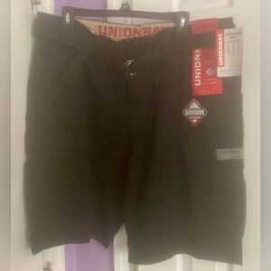 Unionbay Size 38 Black Cargo Shorts with matching belt New with tags